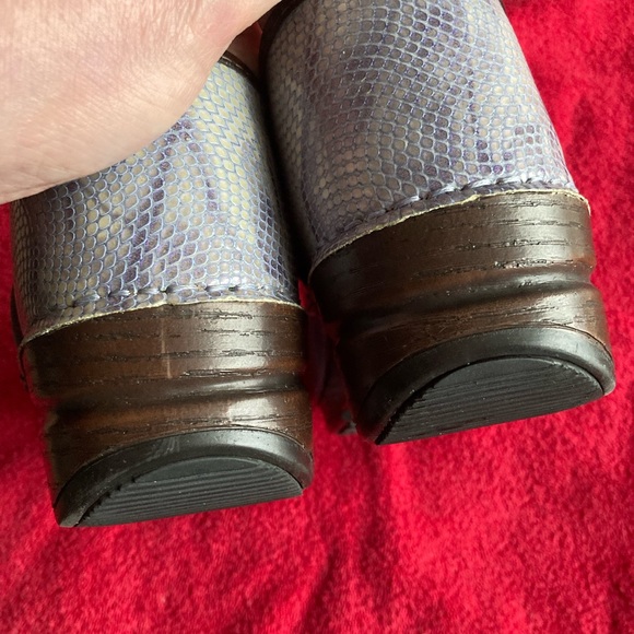 Dramatic new Dansko XP light blue size 40 clogs - Picture 4 of 4